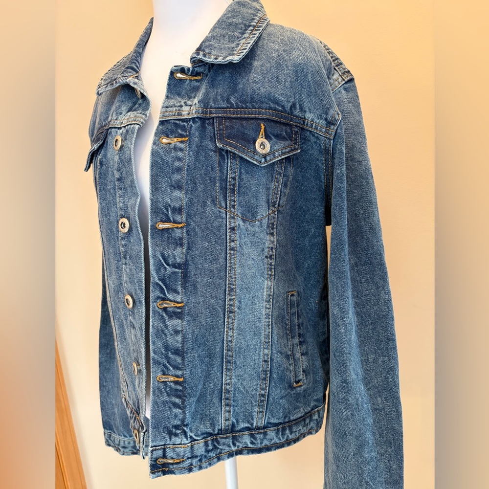 #109 Blue Age Women’s Vintage Blue Denim Jacket with Embroidery. Like New! - Picture 3 of 12